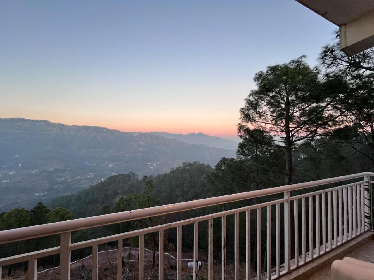 Hotel Tribe View - Away From City Hustle !! Top Rated & Most Awarded Property !! A Peaceful Stay 카사울리 외부 사진